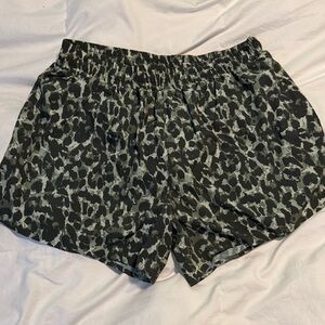 Vitality 5” Lined Leopard Shorts - L